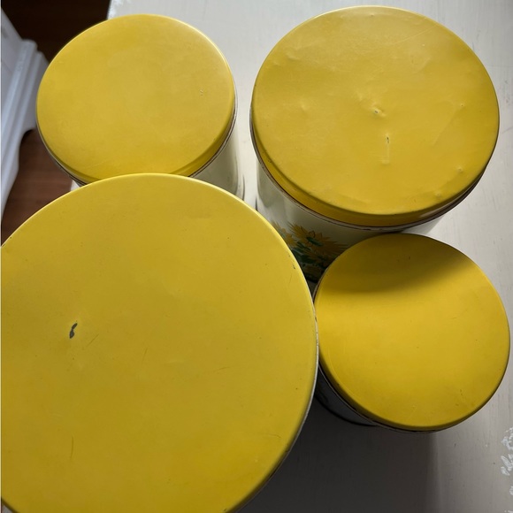 Set of 4 Vintage Metal Canisters - Picture 5 of 10